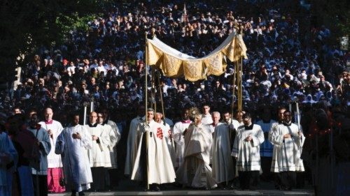 Condividere il pane per moltiplicare la speranza QUO-143 Condividere il pane per moltiplicare la speranza QUO-143