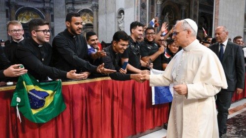 Chiamati ad amare con il cuore di Cristo servitori di una Chiesa aperta e missionaria QUO-144 Chiamati ad amare con il cuore di Cristo servitori di una Chiesa aperta e missionaria QUO-144