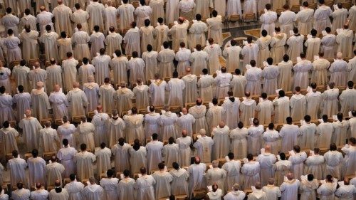 In preghiera per la santificazione dei sacerdoti QUO-147 In preghiera per la santificazione dei sacerdoti QUO-147