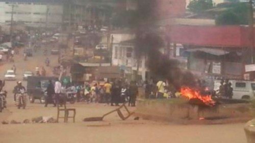 Il lavoro della Chiesa in Camerun per favorire percorsi di pace tra governo e separatisti ... Il lavoro della Chiesa in Camerun per favorire percorsi di pace tra governo e separatisti ...