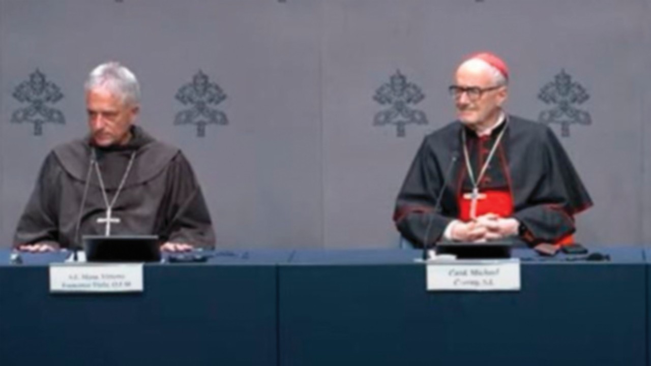  La presentazione  nella Sala stampa della Santa Sede  QUO-152