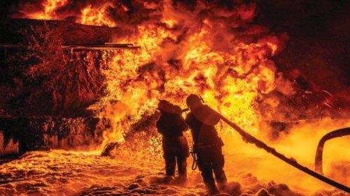 epa12217115 A handout photo made available by the State Emergency Service shows Ukrainian rescuers ... epa12217115 A handout photo made available by the State Emergency Service shows Ukrainian rescuers ...