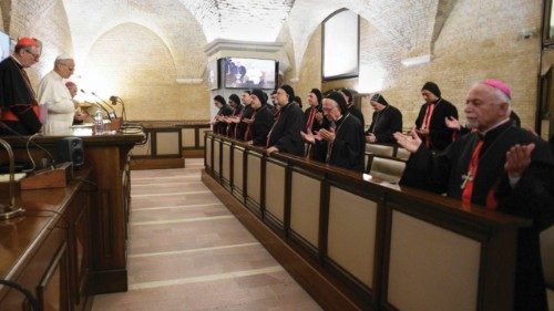 Il Papa con i vescovi del Sinodo della Chiesa patriarcale di Antiochia dei Siri QUO-154 Il Papa con i vescovi del Sinodo della Chiesa patriarcale di Antiochia dei Siri QUO-154