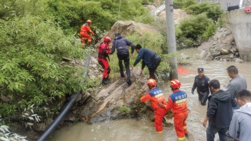epa12224766 Rescuers evacuate stranded people from the site of a mudslide at the Gyirong Port area ... epa12224766 Rescuers evacuate stranded people from the site of a mudslide at the Gyirong Port area ...