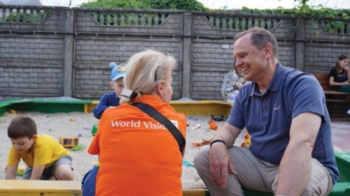 Michael Messenger, CEO of WV Canada visits a collective center in Kyiv and interacts with the ... Michael Messenger, CEO of WV Canada visits a collective center in Kyiv and interacts with the ...