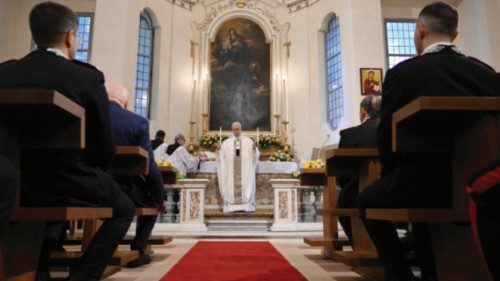 In questo tempo di guerre e violenza non cedere alla tentazione di pensare che il male possa ... In questo tempo di guerre e violenza non cedere alla tentazione di pensare che il male possa ...