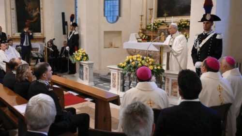 In questo tempo di guerre e di violenza non cedere alla tentazione di pensare che il male possa ... In questo tempo di guerre e di violenza non cedere alla tentazione di pensare che il male possa ...