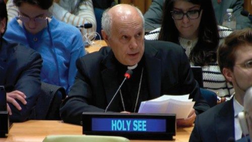  Famiglia e relazioni  al centro dello sviluppo  QUO-163