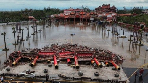 TOPSHOT - This picture shows the collapsed archway of Nankunshen Daitian temple and the flooded ... TOPSHOT - This picture shows the collapsed archway of Nankunshen Daitian temple and the flooded ...