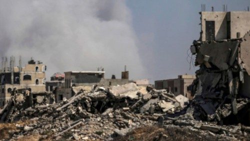 epa12249922 Smoke rises following an israeli air strike near Zikim, northern Gaza Strip, 20 July ... epa12249922 Smoke rises following an israeli air strike near Zikim, northern Gaza Strip, 20 July ...