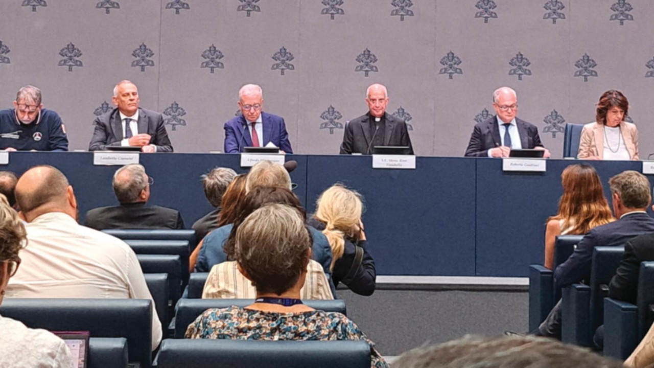  L’abbraccio della Chiesa  ai ragazzi di tutto il mondo   QUO-169