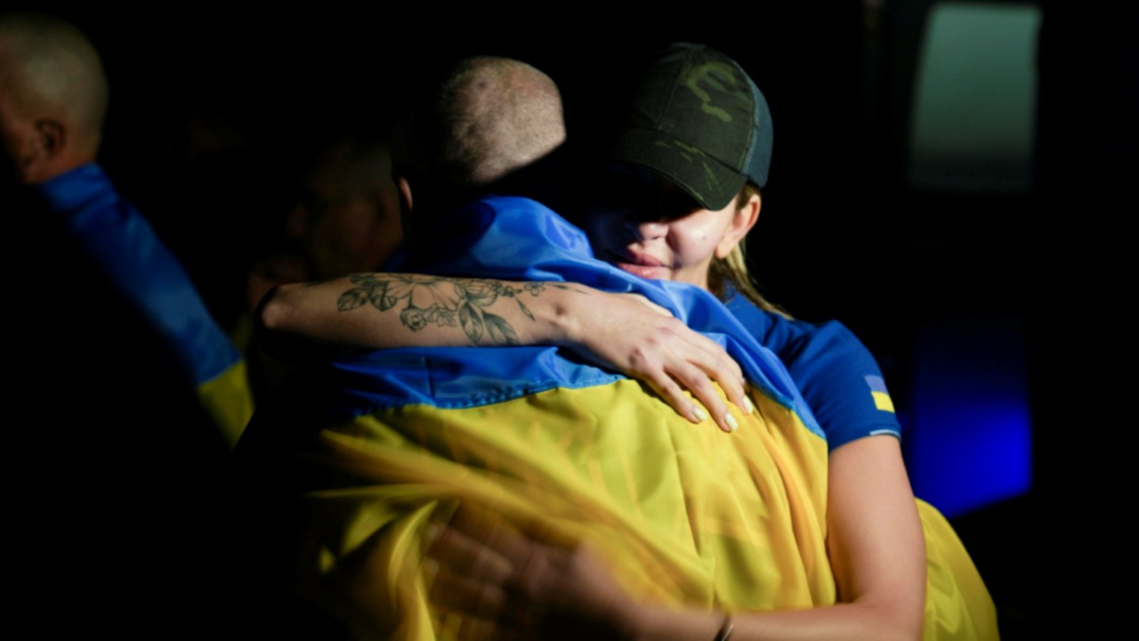 epa12257196 Ukrainian prisoners of war (POWs) are embraced  following a prisoner swap at an ...