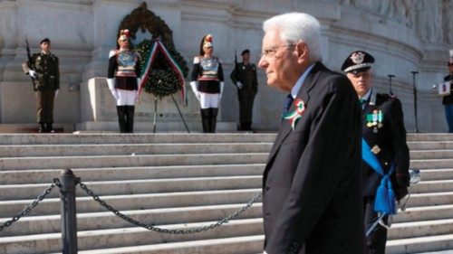 Gli auguri del Papa a Sergio Mattarella QUO-170 Gli auguri del Papa a Sergio Mattarella QUO-170