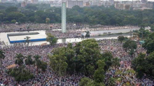 epa12247347 Supporters and members of the Islamist political party Bangladesh Jamaat-e-Islami gather ... epa12247347 Supporters and members of the Islamist political party Bangladesh Jamaat-e-Islami gather ...