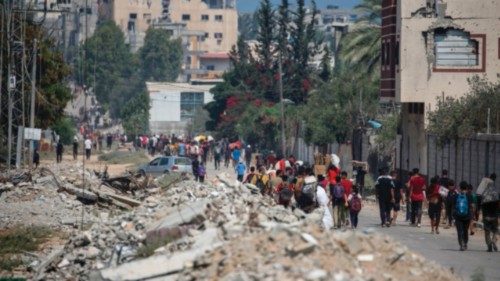 Displaced Palestinians at the Nuseirat refugee camp haul food parcels and other items they managed ... Displaced Palestinians at the Nuseirat refugee camp haul food parcels and other items they managed ...