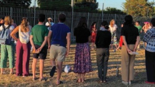  Ragazze e ragazzi in dialogo con la città   QUO-176