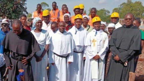  La vicinanza degli agostiniani ai bambini del Kenya  QUO-180