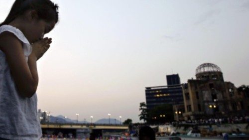 epa04867698 (FILE) A file picture dated 06 August 2013 of a girl offering a prayer after floating a ... epa04867698 (FILE) A file picture dated 06 August 2013 of a girl offering a prayer after floating a ...