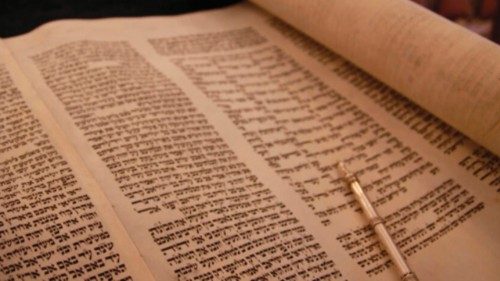  Leggere la Bibbia dopo la distruzione di Gaza  QUO-182