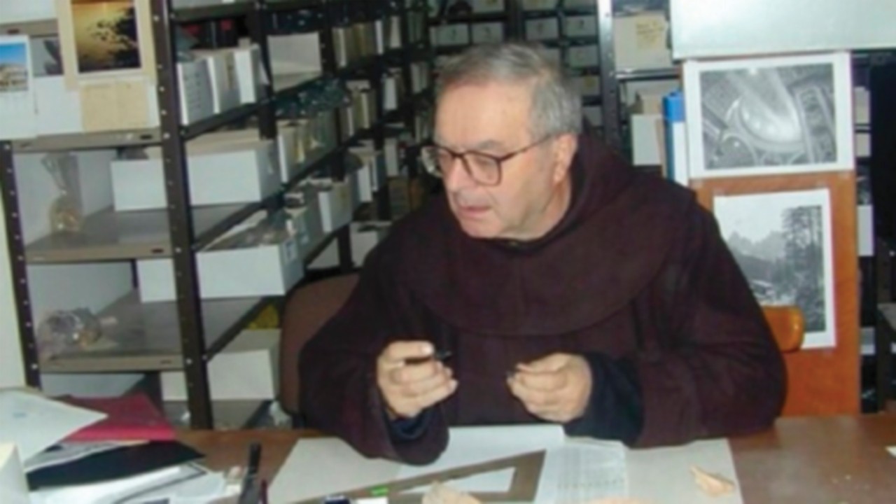  Francescano e archeologo di Terra Santa  QUO-185