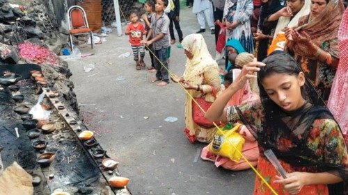  Cristiani e musulmani insieme per pregare Maria e ritrovare speranza  QUO-186