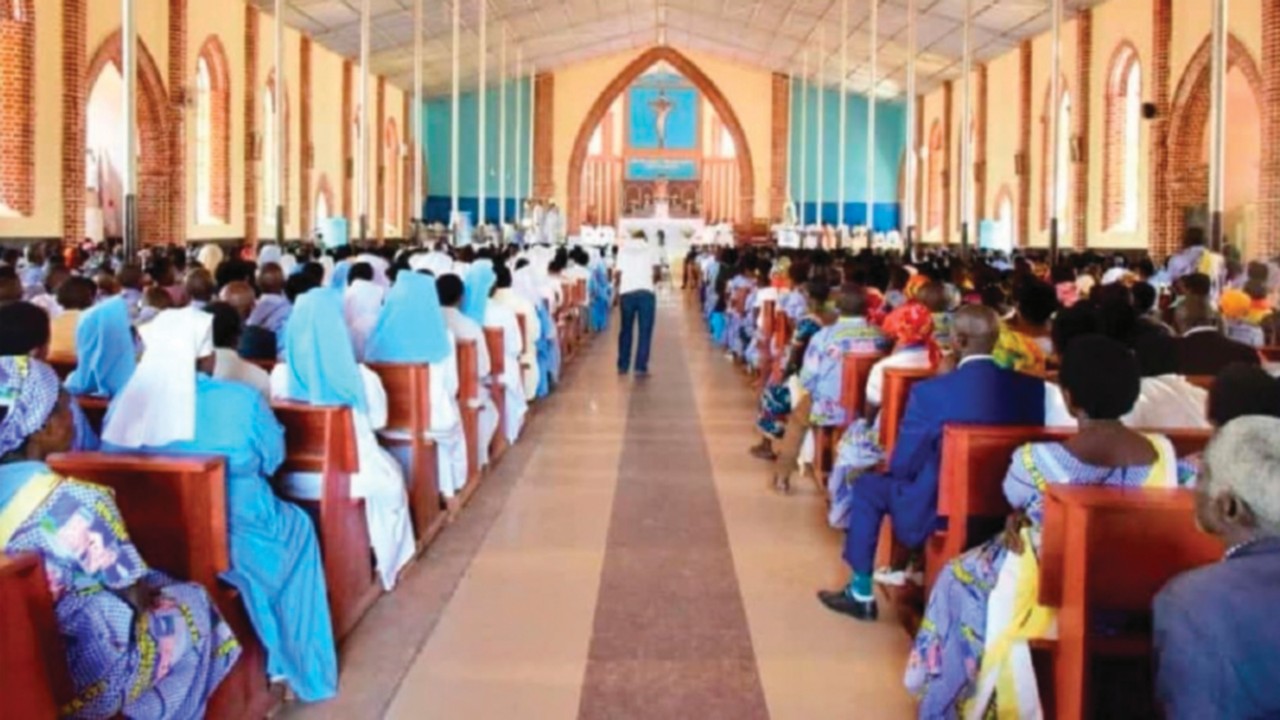  Il cardinale Parolin  in visita in Burundi  QUO-186