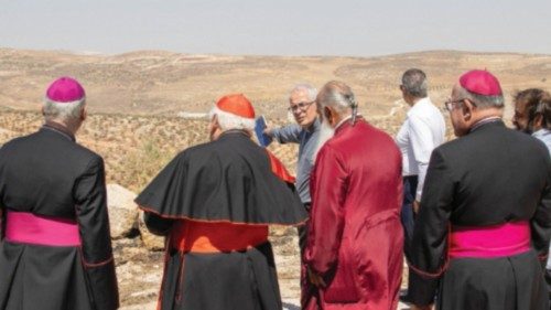  Pellegrinaggi di speranza e solidarietà  QUO-190