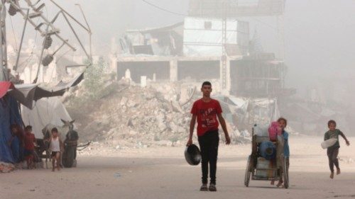 Palestinians flee their homes in Gaza City's Zeitoun neighbourhood on August 26, 2025. Israel's ... Palestinians flee their homes in Gaza City's Zeitoun neighbourhood on August 26, 2025. Israel's ...