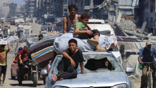 Displaced Palestinians make their way as they flee from one area to another within Gaza City, amid ... Displaced Palestinians make their way as they flee from one area to another within Gaza City, amid ...