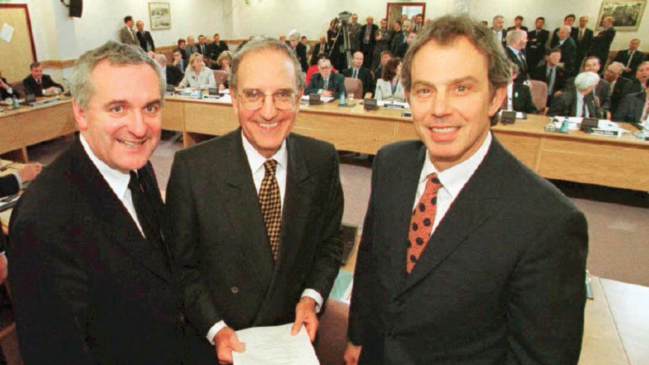 (FILES) File picture of  British Prime Minister Tony Blair (R), US Senator George Mitchell (C) and ...