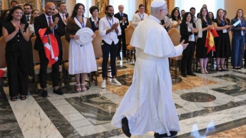 La pace non può essere ridotta a slogan perché l’altro è sempre un fratello mai un estraneo o un ... La pace non può essere ridotta a slogan perché l’altro è sempre un fratello mai un estraneo o un ...