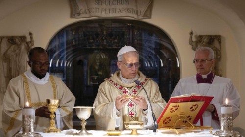  Homilia podczas Mszy św. w krypcie Bazyliki Świętego Piotra  POL-005