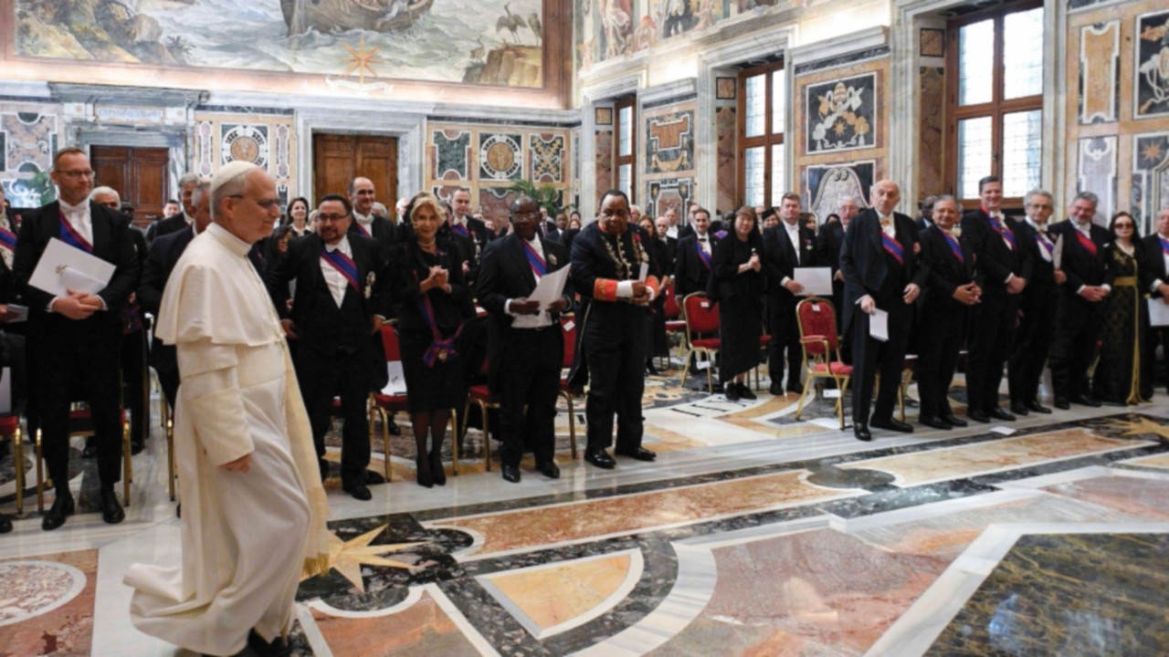  Przemówienie do członków korpusu dyplomatycznego akredytowanego  przy Stolicy Apostolskiej  POL-005 ...