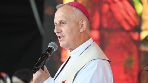 Bp Suchodolski: nie można budować duszpasterstwa młodzieży bez odniesienia do Kościoła ... Bp Suchodolski: nie można budować duszpasterstwa młodzieży bez odniesienia do Kościoła ...