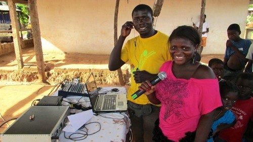 Guinea-Bissau_Radio_sol_Mansi_Dorfsendung.jpg Guinea-Bissau_Radio_sol_Mansi_Dorfsendung.jpg