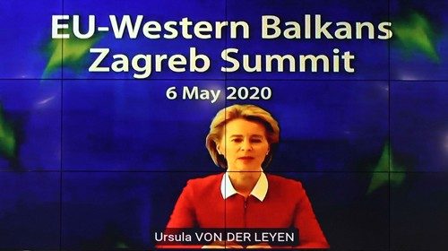 A presidente Ursula von der Leyen durante uma conferência em vídeo (Afp)