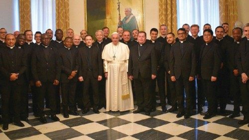  O Papa visitou a pontifícia Academia eclesiástica  POR-023