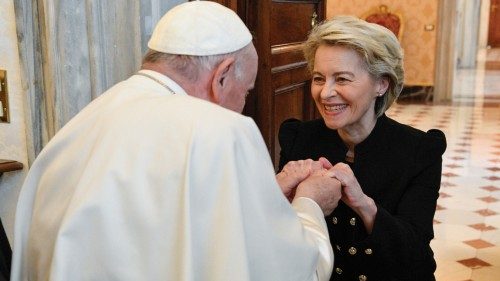  O Pontífice recebeu  a presidente da Comissão europeia  POR-024