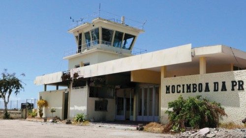 Aeroporto de Mocímboa da Praia destruído após a insurgência em Cabo Delgado, província do norte de ...