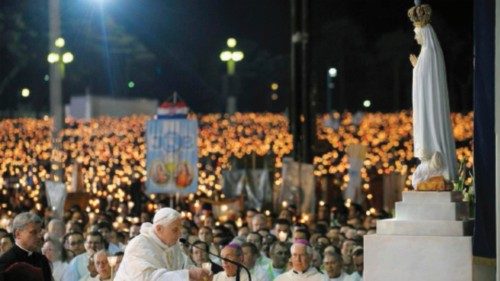  Bento  xvi  e Fátima  “uma relação especial”  POR-001