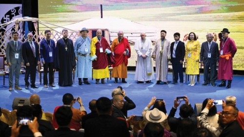  Encontro ecuménico e inter-religioso  no Teatro Hun em Ulaanbaatar  POR-036