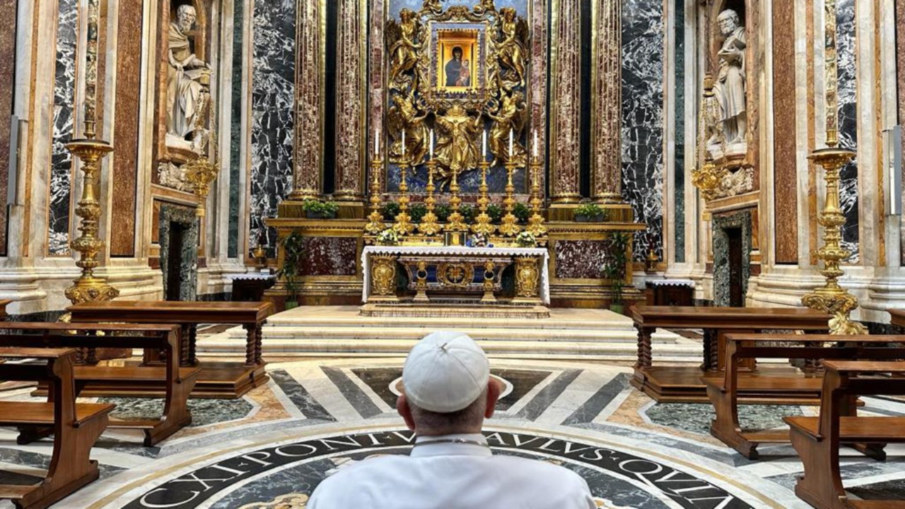  Francisco confia   a Nossa Senhora  a viagem apostólica  a Marselha  POR-038