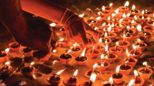 Hindus e cristãos juntos para construir um mundo pacífico POR-046 Hindus e cristãos juntos para construir um mundo pacífico POR-046