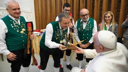 «Pensemos nas crianças em guerra e peçamos a Jesus a paz» POR-051 «Pensemos nas crianças em guerra e peçamos a Jesus a paz» POR-051