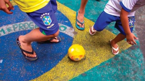 Torcedores durante Brasil x Coréia do Sul. Copa do Mundo 2022. Rua 4 atual rua Ivete Vargas, Nova ...