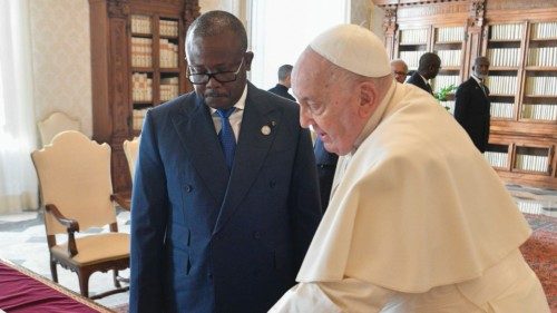 Audiência ao presidente da República da Guiné-Bissau POR-005 Audiência ao presidente da República da Guiné-Bissau POR-005