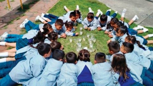 Um olhar de esperança para o futuro das crianças POR-006 Um olhar de esperança para o futuro das crianças POR-006