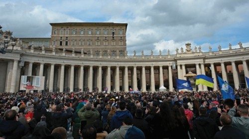 Pope Francis (C-UP) waves to the crowd, from the window of the Apostolic Palace overlooking St. ... Pope Francis (C-UP) waves to the crowd, from the window of the Apostolic Palace overlooking St. ...