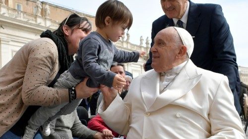  Onze anos de pontificado no caminho da misericórdia e da paz  POR-011