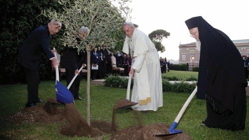 From left : Israeli President Shimon Peres, Palestinian president Mahmud Abbas, Pope Francis and ... From left : Israeli President Shimon Peres, Palestinian president Mahmud Abbas, Pope Francis and ...